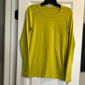 Lululemon Swifty Chartreuse Long Sleeve Athletic Top.VGUC